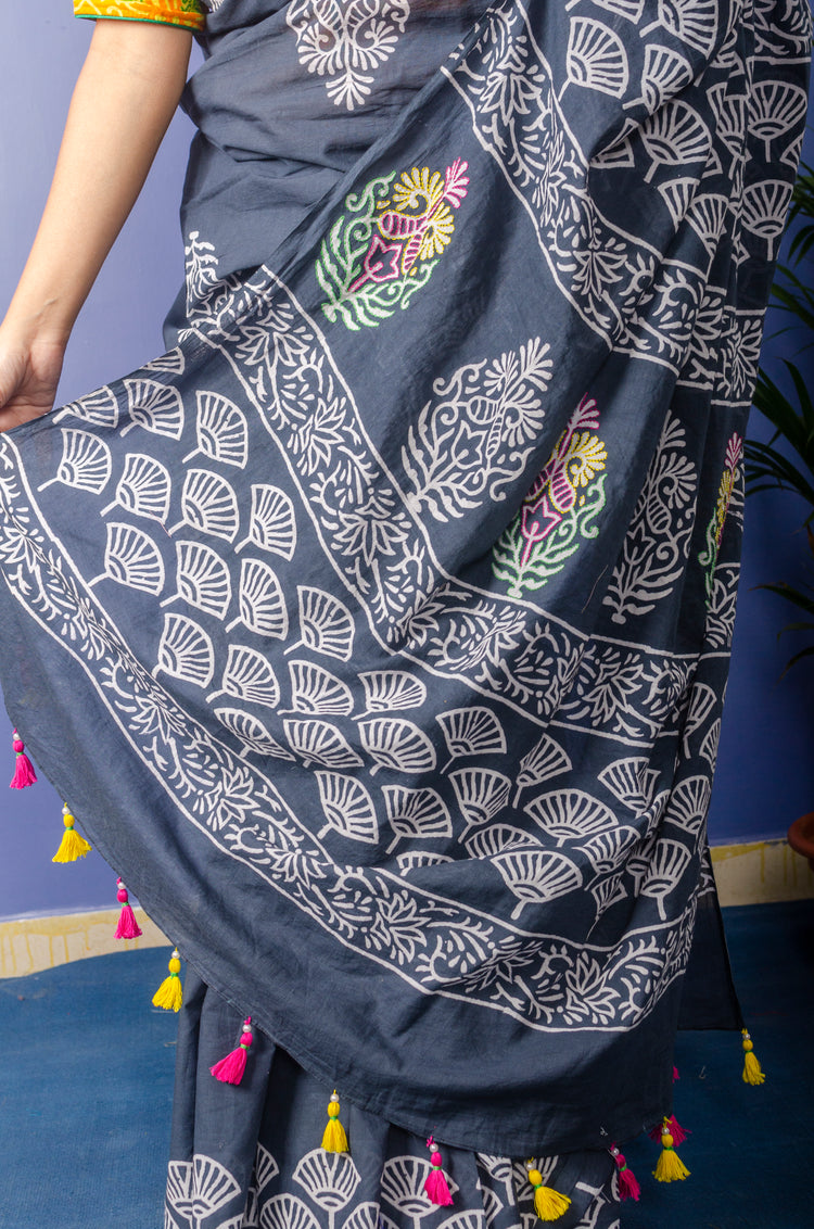 Block Print Grey Cotton Sari Highlighted With Multi Thread Work on Pallu