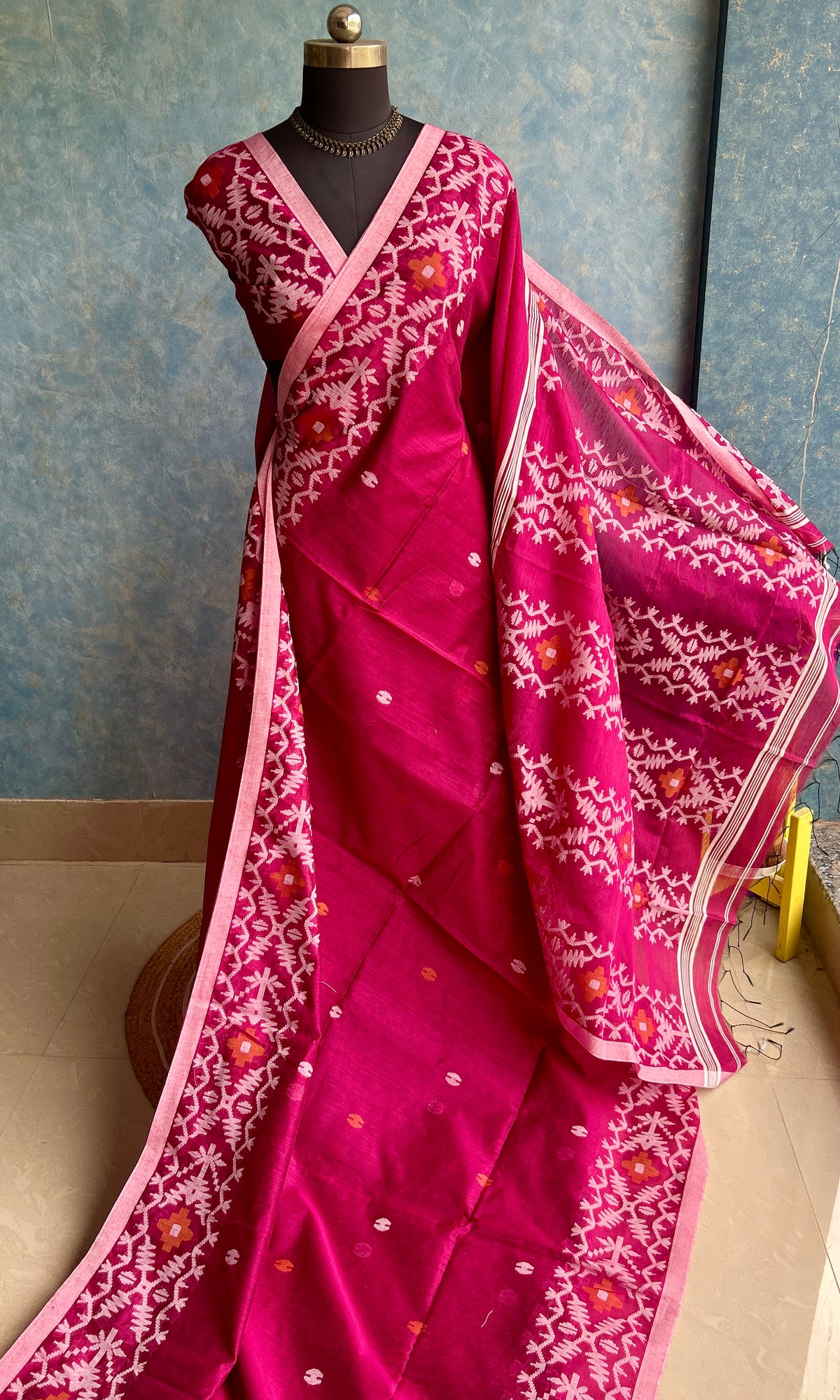 Raspberry Handloom Jamdani Saree — view 3