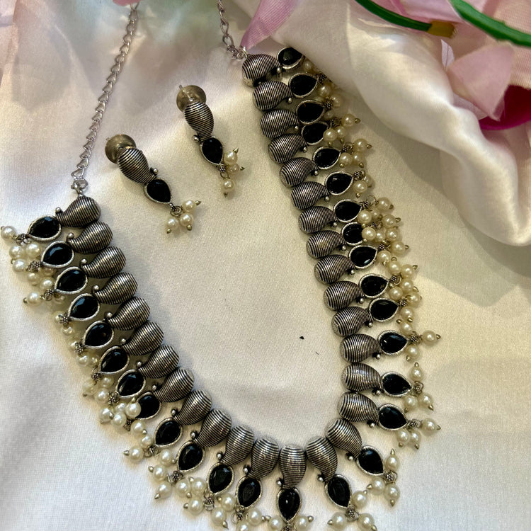 Black And White Perl Oxidised Necklace Set