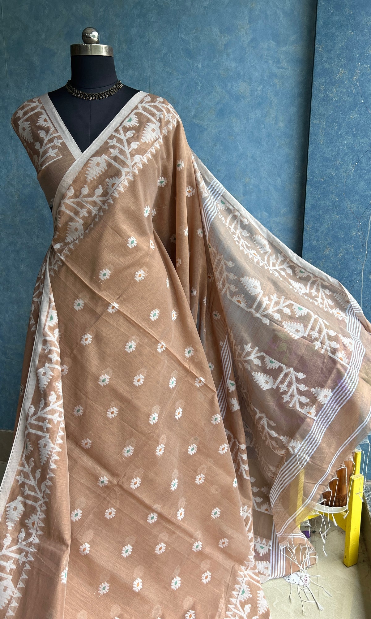 Mocha Beige Handloom Jamdani Saree — view 4