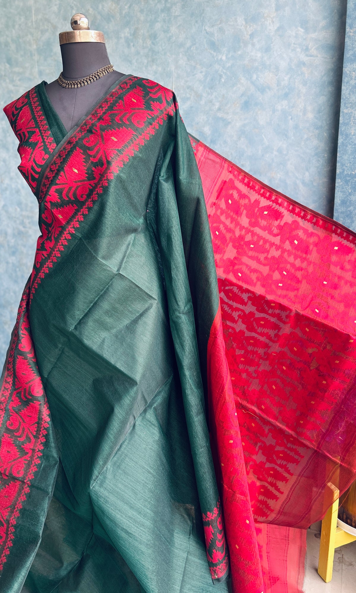 Deep Green & Red Bengal Cotton Jamdani — view 4