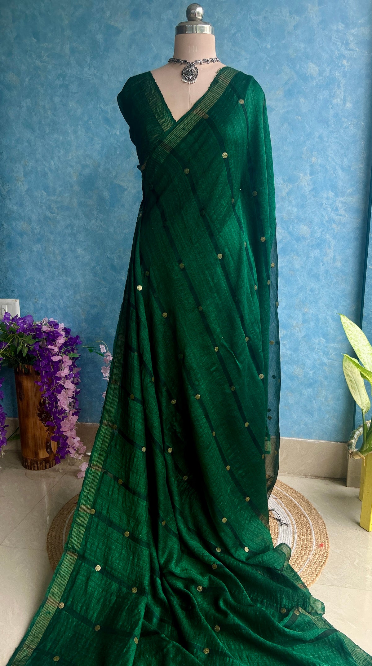 Deep Green Handloom Matka Muslin Silk Sari — view 2