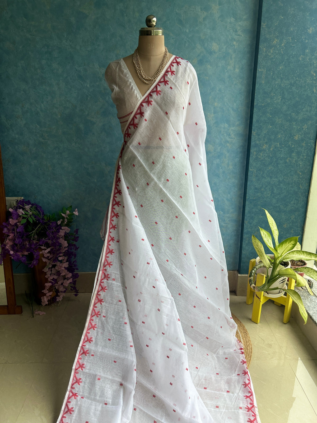 White Red Soft Dhakai Jamdani — view 2
