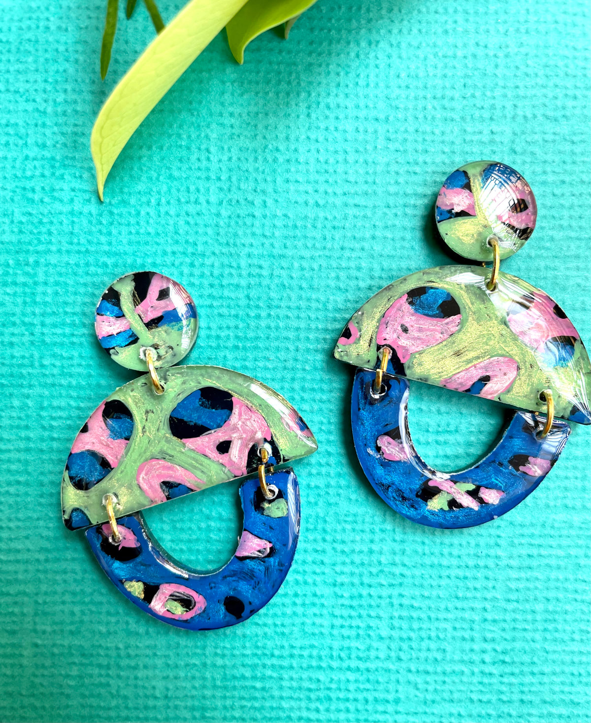 Erinite - Resin Earrings with Acrylic handpainted.